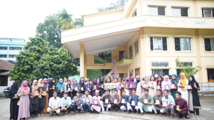 বীরগঞ্জে এইচএসসি পরীক্ষার্থীদের বিদায় সংবর্ধনা