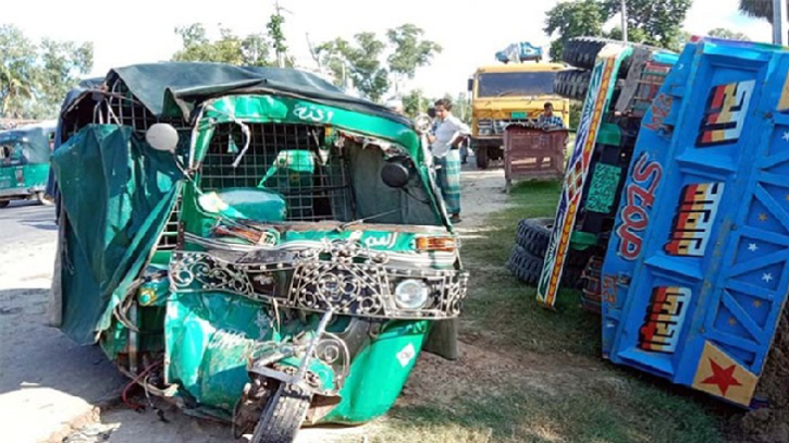 চট্টগ্রামে পিকআপ-সিএনজি সংঘর্ষে মা-ছেলেসহ নিহত ৩