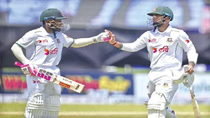 গলে ‘জোড়া সেঞ্চুরি’, ‘ট্রিপল’ আক্ষেপ বাংলাদেশের