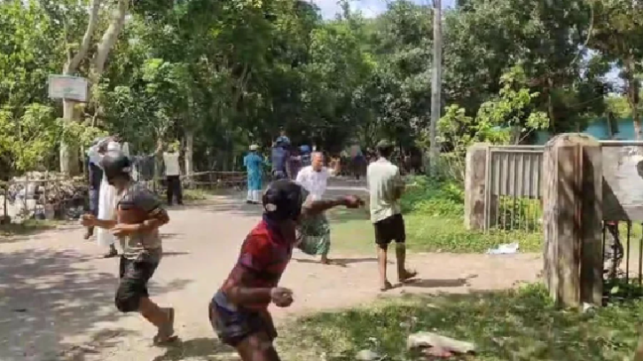 গোপালগঞ্জে মসজিদের মাইকে ঘোষণা দিয়ে সংঘর্ষ, আহত ২০