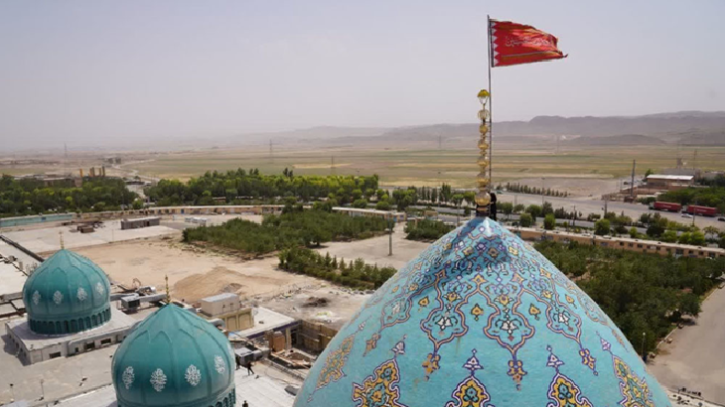 প্রতিশোধের লাল পতাকা মসজিদে উড়ালো ইরান