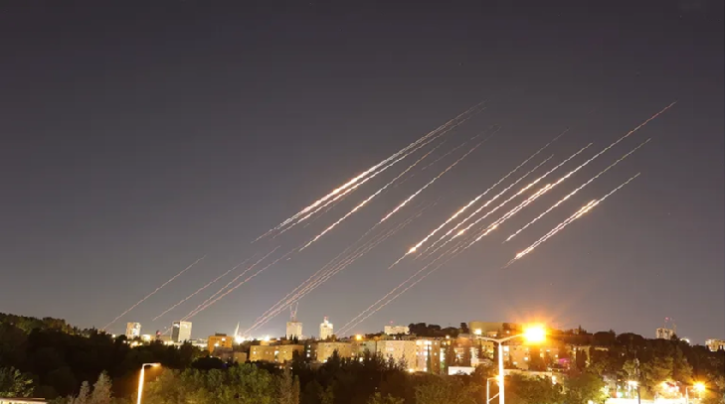 ইরানের মিসাইল হামলায় লন্ডভন্ড ইসরায়েল, নিহত ২ শতাধিক