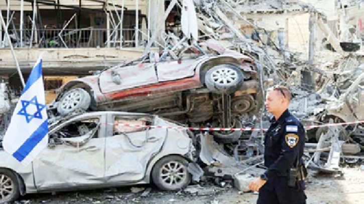 ইরানের ব্যালিস্টিক হামলায় কাঁপছে ইসরায়েল