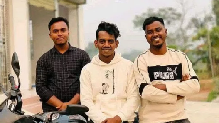 নরসিংদীতে বাস-মোটরসাইকেল সংঘর্ষে ৩ বন্ধুর মৃত্যু