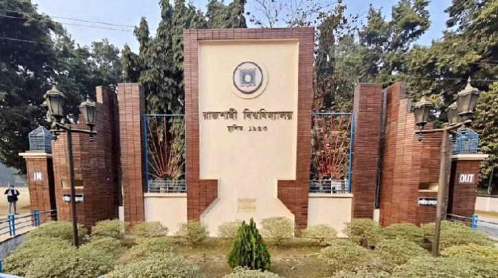 শার্ট-ক্যাপে ছদ্মবেশে বান্ধবীকে হলে এনে রাত কাটালেন রাবি ছাত্র