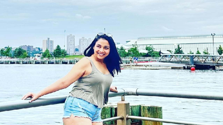 নো-মেকআপ লুকেই আলো কাড়লেন রুনা খান