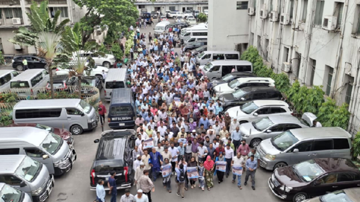 সচিবালয়ে কর্মচারীদের লাগাতার কর্মসূচি চলছে