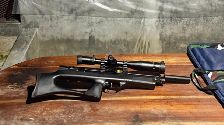 নড়াইলে শিক্ষার্থীর ঘর থেকে স্নাইপার রাইফেল উদ্ধার