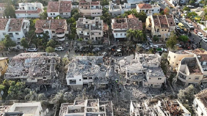 ইরানের ভয়াবহ হামলায় ধ্বংসস্তূপ তেল আবিব