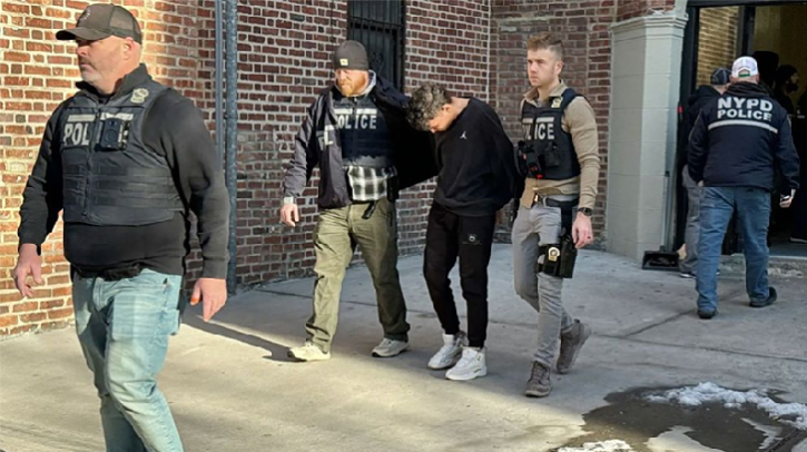 যুক্তরাষ্ট্রে একদিনে রেকর্ড ২২০০ অভিবাসী গ্রেফতার