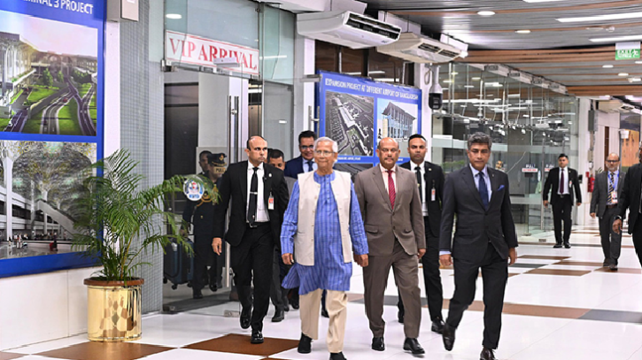 চার দিনের সফরে যুক্তরাজ্যের পথে প্রধান উপদেষ্টা