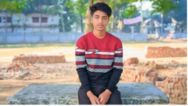 ফেসবুকে ‘হা হা’ রিয়েক্ট দেয়ায় বন্ধুকে কুপিয়ে হত্যা