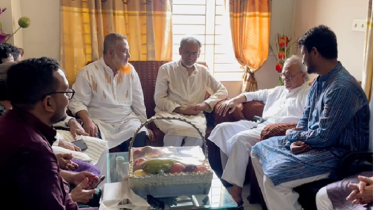 শহীদ মীর মুগ্ধর বাড়িতে রিজভী