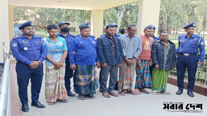 নওগাঁ, পাবনার ৬ বাস ডাকাত গ্রেফতার নওগাঁ, পাবনার ৬ বাস ডাকাত গ্রেফতার