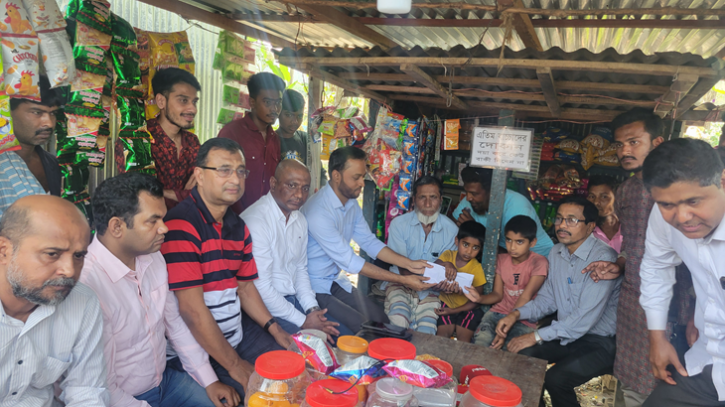 পাবনার দুই এতিম শিশুর দায়িত্ব নিলেন তারেক রহমান পাবনার দুই এতিম শিশুর দায়িত্ব নিলেন তারেক রহমান