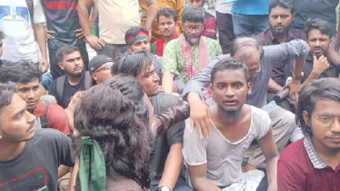 জবি শিক্ষার্থীদের লংমার্চে টিয়ারশেল
