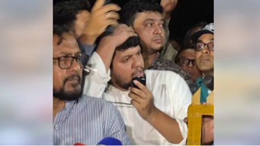 উপদেষ্টা মাহফুজের ওপর বোতল নিক্ষেপ