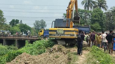 পাবনায় ইছামতী নদী খনন শুরু; উচ্ছসিত নদীপাড়ের মানুষ