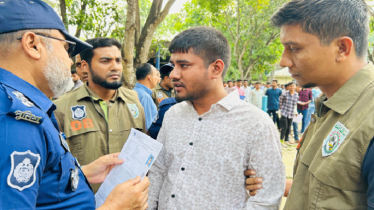 পুলিশ নিয়োগে প্রক্সি দিতে এসে যুবক আটক