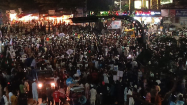 আওয়ামী লীগ নিষিদ্ধে জেগে আছে শাহবাগ