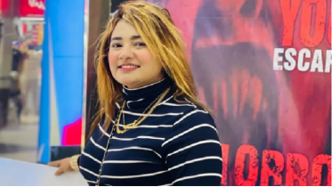বান্ডিল বান্ডিল টাকা ছুড়ে জামিনের হুমকিদাতা তামান্না গ্রেফতার