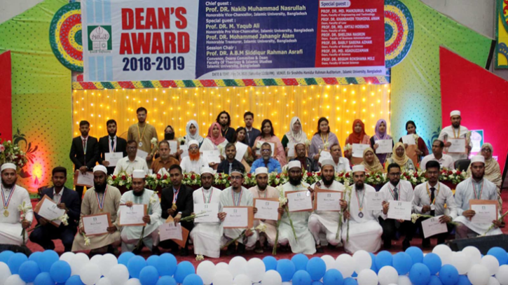 ডিন’স অ্যাওয়ার্ড পেলেন ইবির ৩৫ শিক্ষার্থী