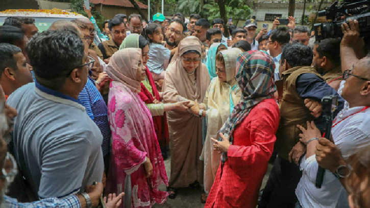 বাসায় পৌঁছালেন খালেদা জিয়া বাসায় পৌঁছালেন খালেদা জিয়া