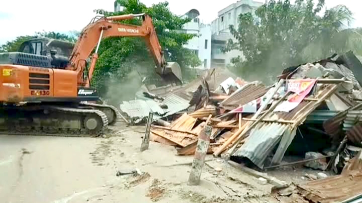 নরসিংদীর রেলের জমি থেকে শতাধিক অবৈধ স্থাপনা উচ্ছেদ