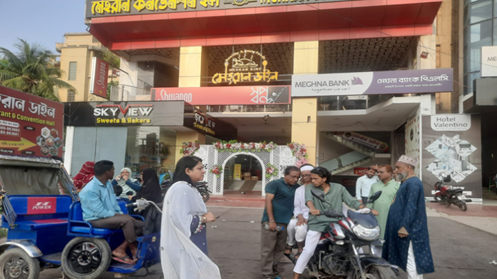 নোয়াখালীতে বিয়ের আসর থেকে বরসহ আটক ২ নোয়াখালীতে বিয়ের আসর থেকে বরসহ আটক ২
