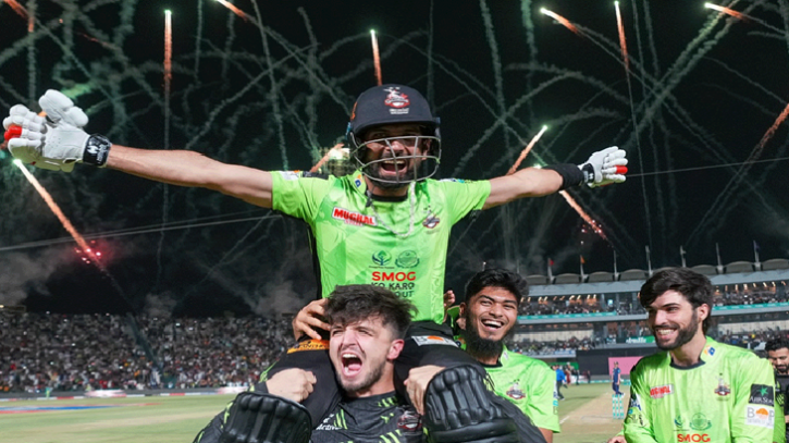 পিএসএল চ্যাম্পিয়ন লাহোর কালান্দার্স