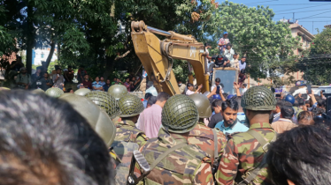 ধানমণ্ডি ৩২ ভাঙার বুলডোজার রুখে দিলো সেনাবাহিনী