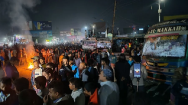 বরিশালে হাফ ভাড়া ইস্যুতে ছাত্র–শ্রমিক সংঘর্ষ, বাস ভাঙচুর