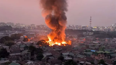 কড়াইল বস্তির আগুন পুরোপুরি নিয়ন্ত্রণে ১৬ ঘণ্টা পর 