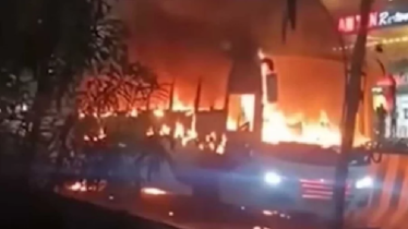 রাজধানীতে টার্গেট করে তিন বাসে আগুন