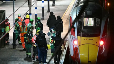 ইংল্যান্ডে ট্রেনে তাণ্ডব: এলোপাতাড়ি ছুরিকাঘাতে আহত ৯