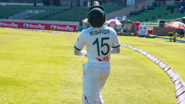 ইতিহাস ছোঁয়ার অপেক্ষায় মুশফিক, সংহত অবস্থানে বাংলাদেশ