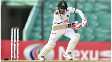 শততম টেস্টে শতক স্পর্শ করলেন মুশফিক