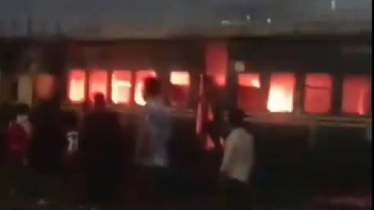 তেজগাঁওয়ে ট্রেনের কোচে অগ্নিসংযোগ, আটক ২