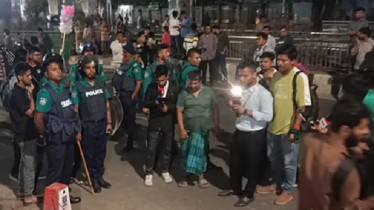 ঢাবির টিএসসিতে ককটেল বিস্ফোরণ, পথচারী আহত