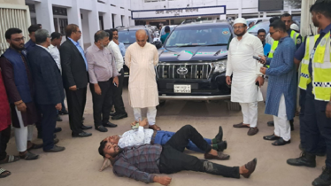 ভোলায় তিন উপদেষ্টা অবরুদ্ধ