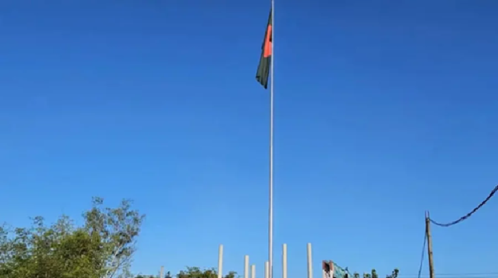 সীমান্তে ১১৭ ফুট উচ্চতায় উড়লো লাল-সবুজের গৌরব