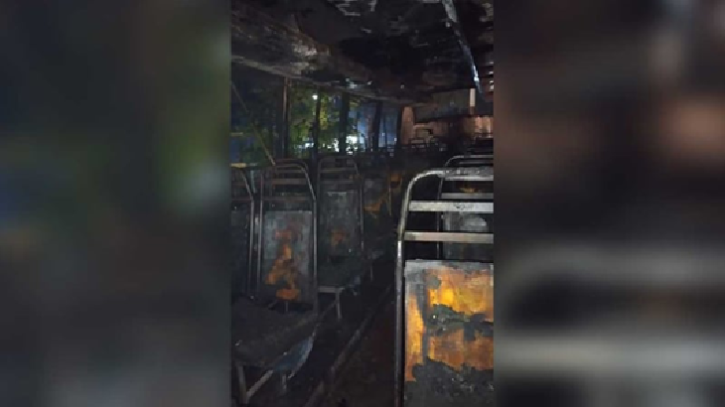 বাসে আগুন দিয়ে পালানোর সময় নদীতে ঝাঁপে দুর্বৃত্তের মৃত্যু