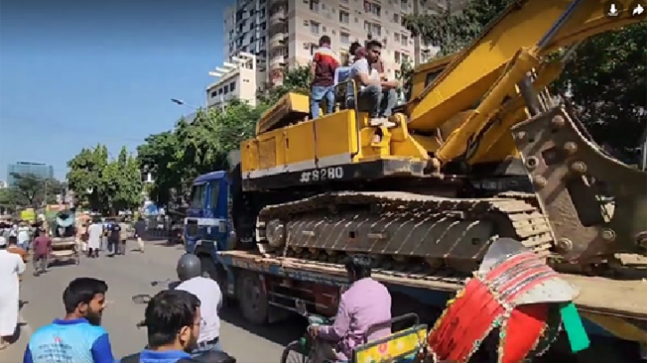 ধানমন্ডি ৩২-এ  হাজির দুটি বুলডোজার