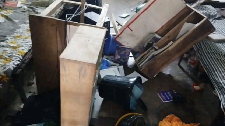 ঢাবির দুই হল থেকে লাফিয়ে ৩ শিক্ষার্থী আহত, কক্ষে ফাটল