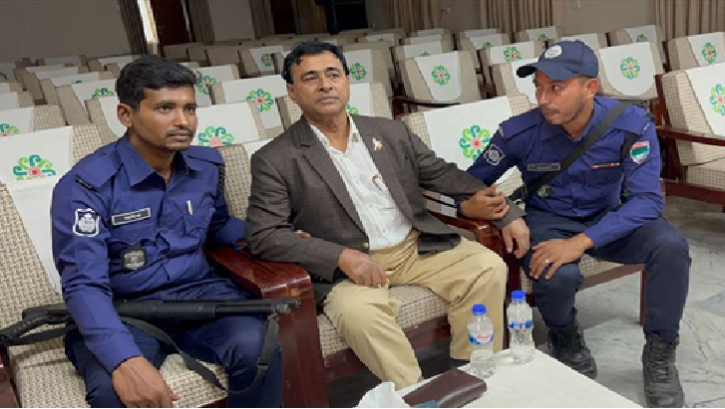 যশোরে ভুয়া অতিরিক্ত সচিব আটক