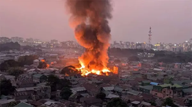 কড়াইল বস্তির আগুন পুরোপুরি নিয়ন্ত্রণে ১৬ ঘণ্টা পর 