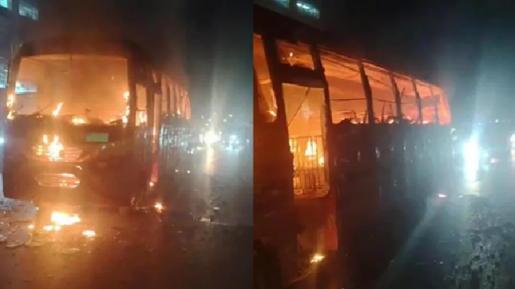 চলন্ত বাসে অগ্নিকাণ্ডে অল্পের জন্য প্রাণে বাঁচলেন যাত্রীরা