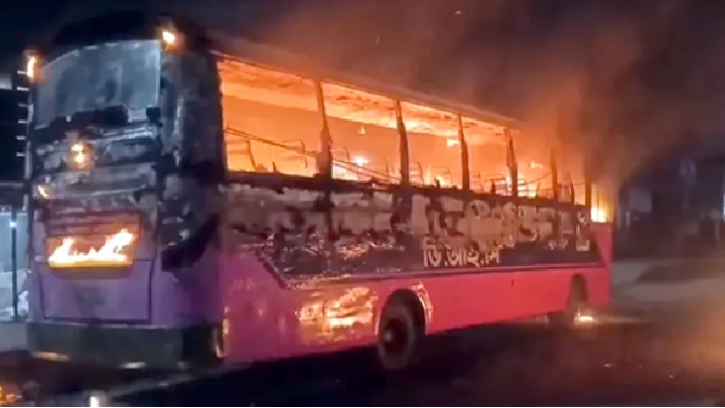গাজীপুরে এক রাতে তিন বাসে আগুন, আতঙ্কে এলাকাবাসী