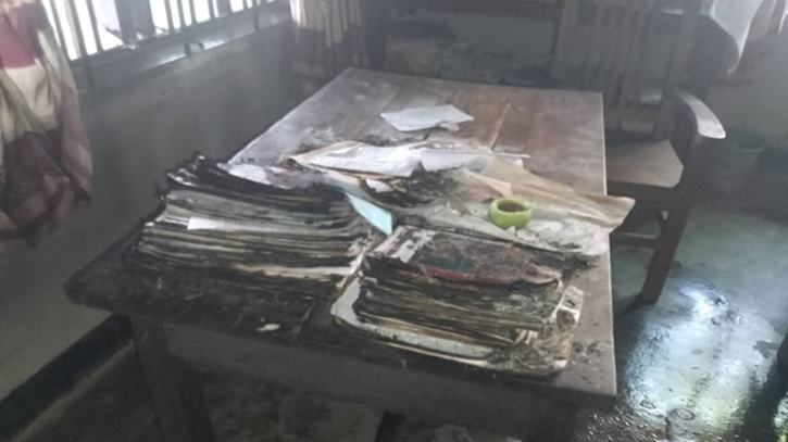 ব্রাহ্মণবাড়িয়ায় মধ্যরাতে গ্রামীণ ব্যাংকে আগুন