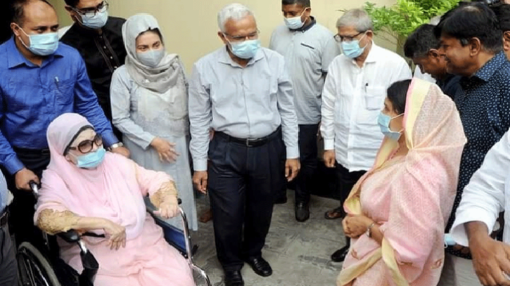 খালেদা জিয়ার হার্ট ও ফুসফুসে জটিল ইনফেকশন, হাসপাতালে ভর্তি